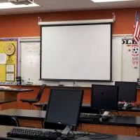 Draper Luma NTSC 7' MW case white (84", 3:4, 127*169)