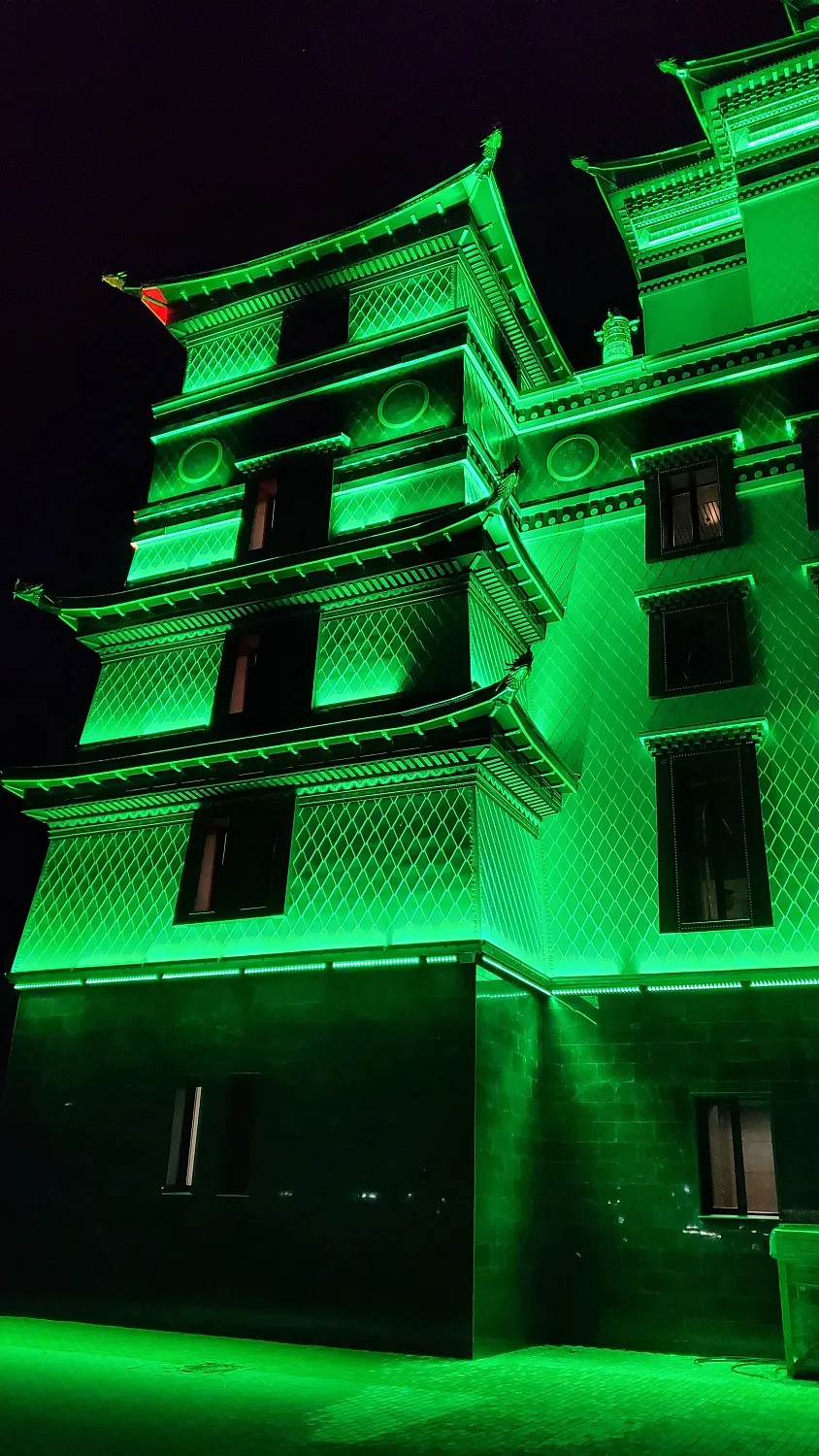 Поставка системы управления архитектурной подсветкой здания Поставка системы управления архитектурной подсветкой здания