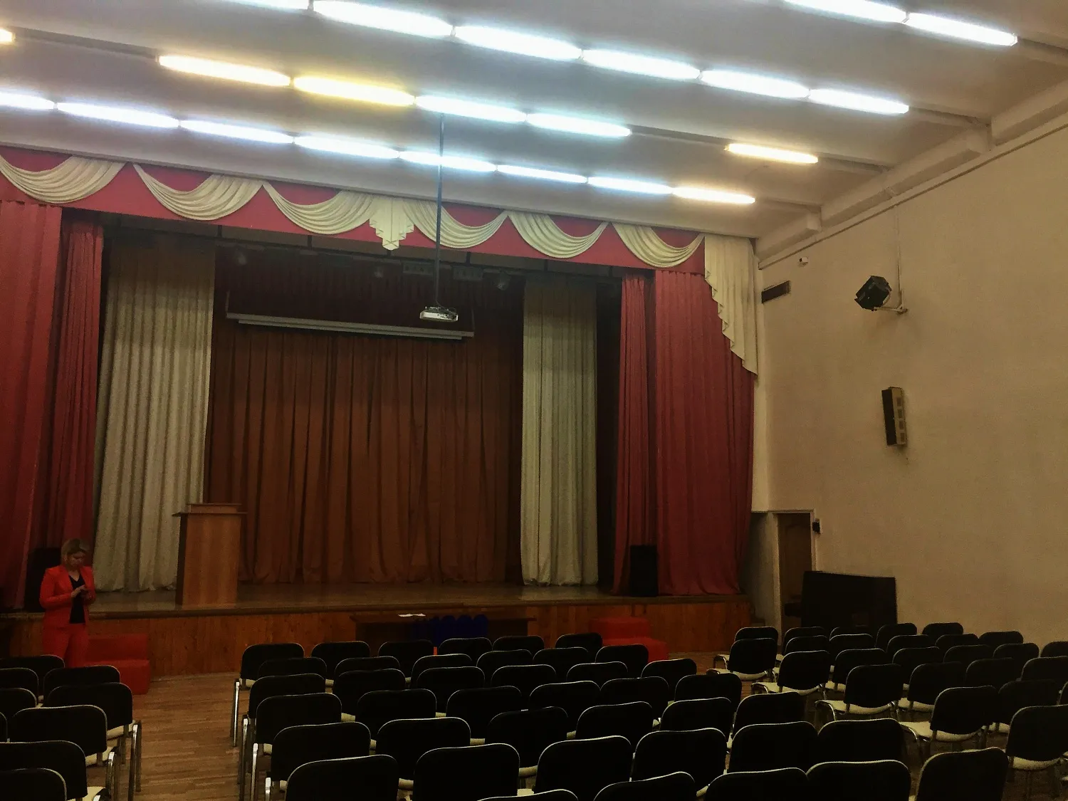 Оснащение актового зала школы интерактивным оборудованием