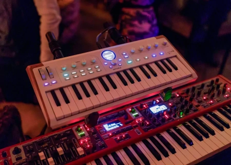 Купить Arturia AstroLab 37 White по выгодной цене в Нижнем Новгороде